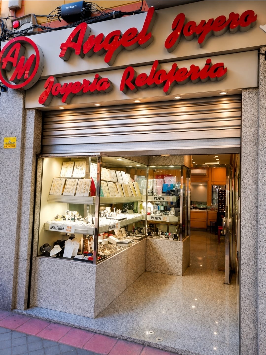 Fachada de Ángel Joyeros en Calle Laguna 109, Madrid — joyería y relojería en Carabanchel